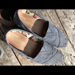 Toms Shoes